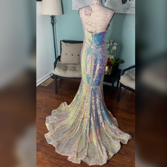 Portia and Scarlett Dresses & Skirts - Portia & Scarlett iridescent prom dress